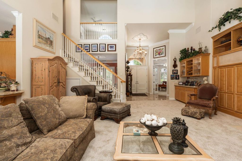 Image 17 of property listing at 10532 N Medinah Circle, Fresno, CA 93730