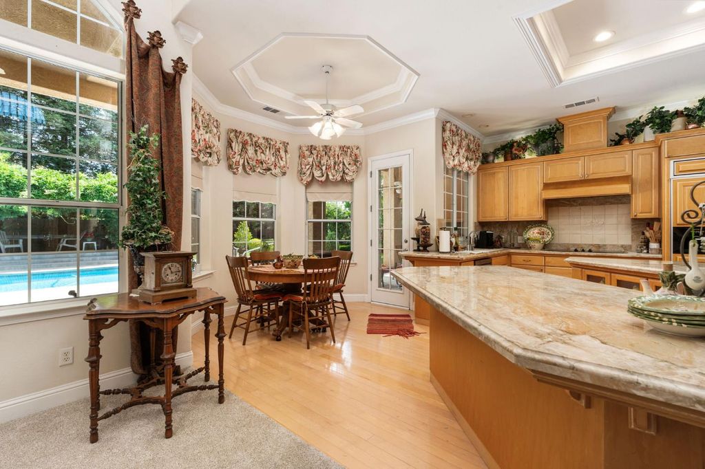 Image 21 of property listing at 10532 N Medinah Circle, Fresno, CA 93730