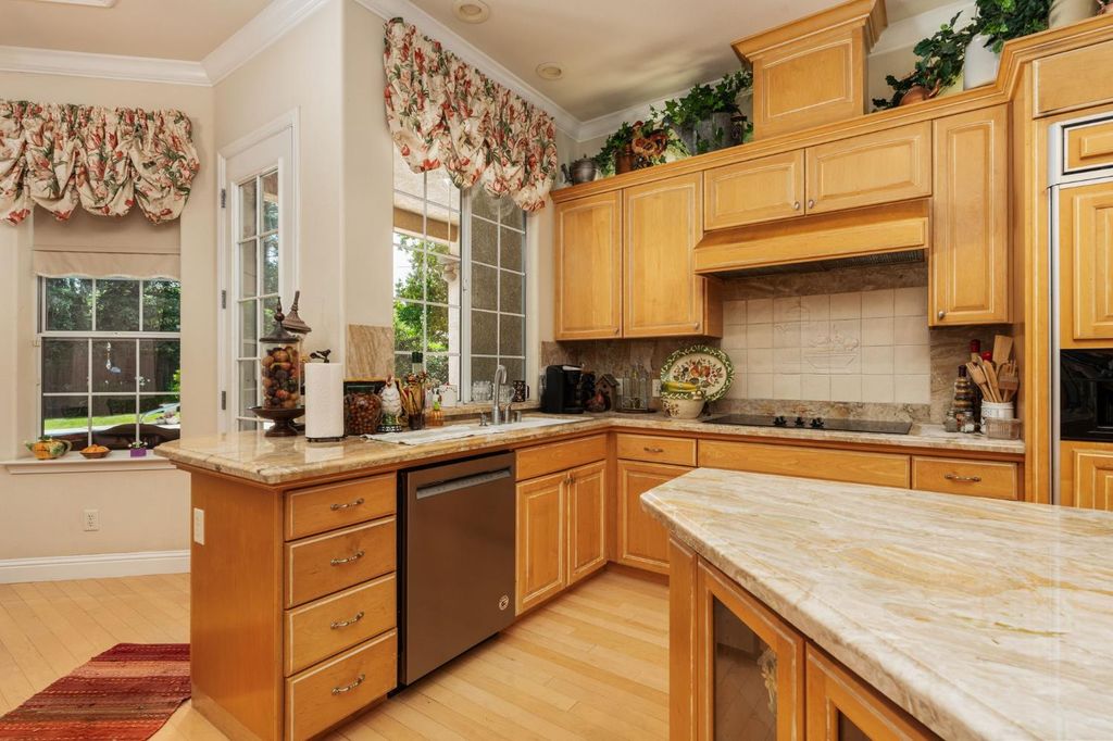 Image 24 of property listing at 10532 N Medinah Circle, Fresno, CA 93730