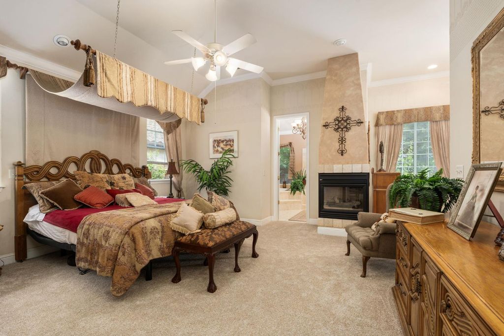 Image 26 of property listing at 10532 N Medinah Circle, Fresno, CA 93730