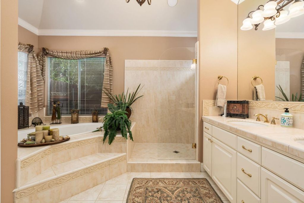 Image 29 of property listing at 10532 N Medinah Circle, Fresno, CA 93730