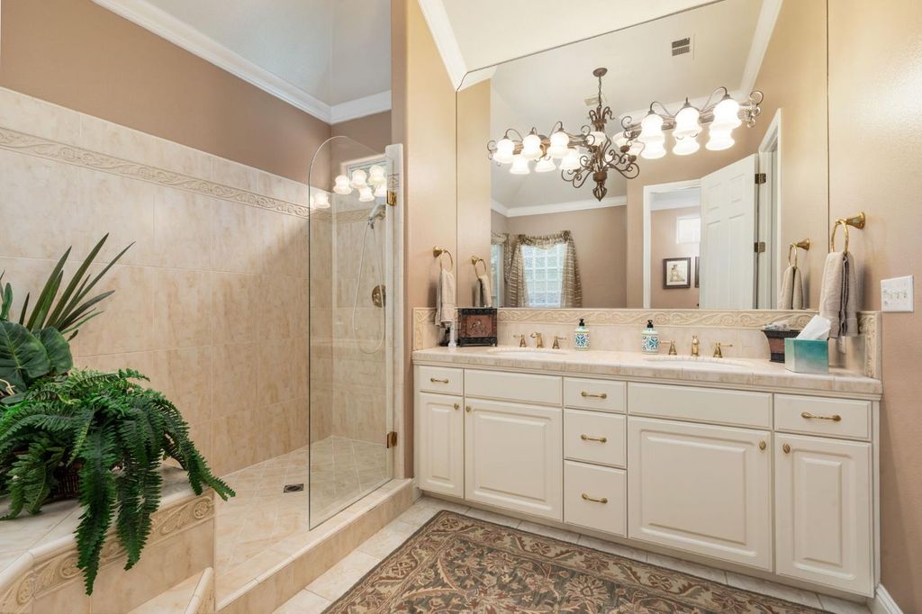 Image 31 of property listing at 10532 N Medinah Circle, Fresno, CA 93730