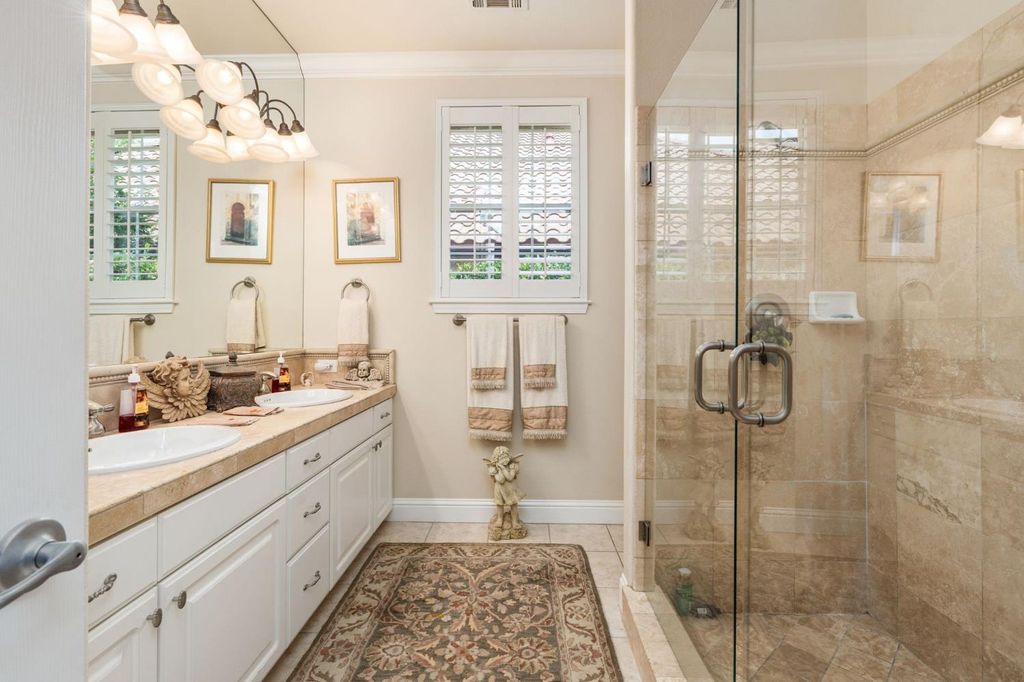 Image 34 of property listing at 10532 N Medinah Circle, Fresno, CA 93730