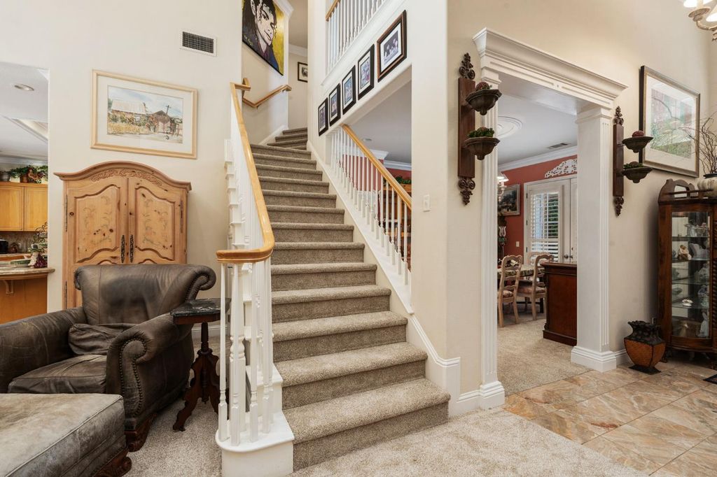 Image 36 of property listing at 10532 N Medinah Circle, Fresno, CA 93730