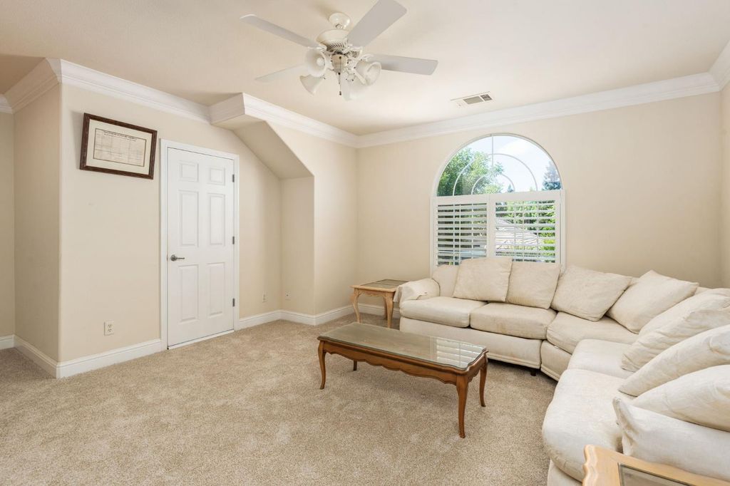 Image 38 of property listing at 10532 N Medinah Circle, Fresno, CA 93730