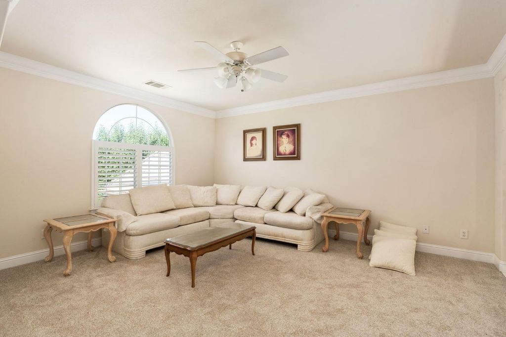 Image 39 of property listing at 10532 N Medinah Circle, Fresno, CA 93730