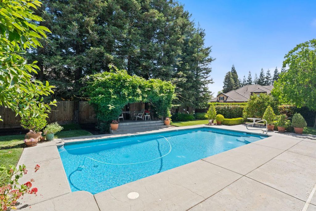 Image 42 of property listing at 10532 N Medinah Circle, Fresno, CA 93730