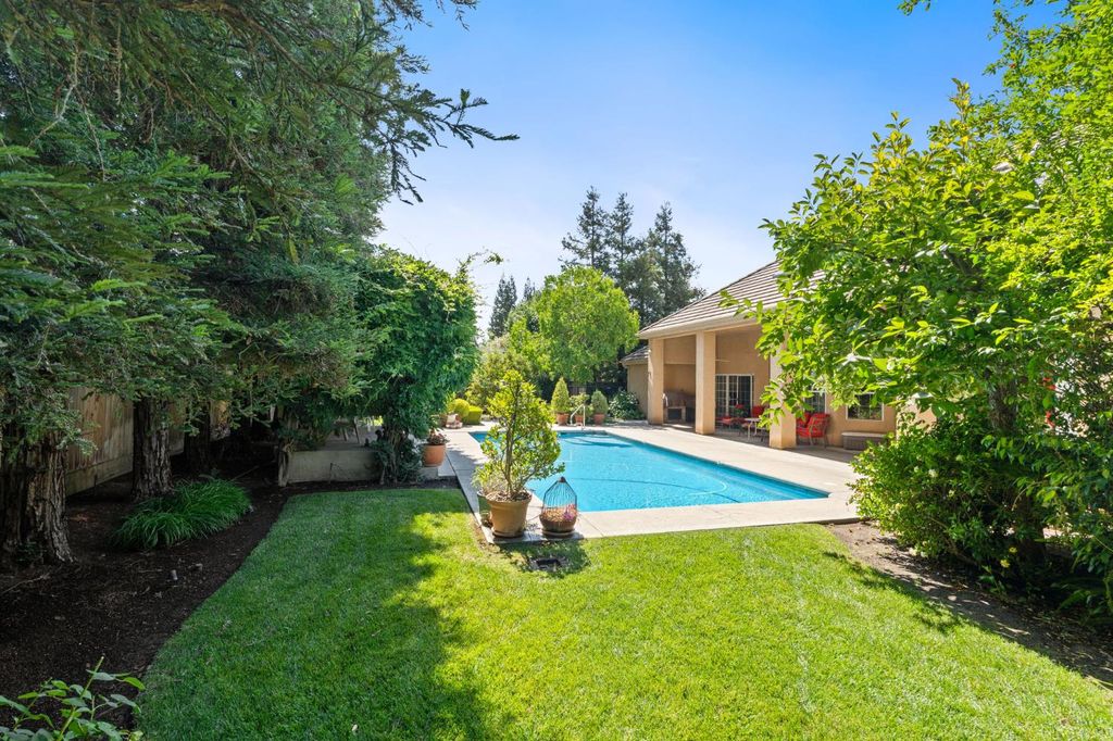 Image 43 of property listing at 10532 N Medinah Circle, Fresno, CA 93730