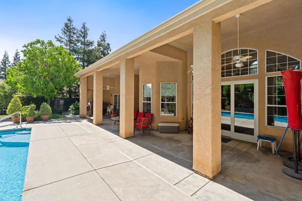Image 49 of property listing at 10532 N Medinah Circle, Fresno, CA 93730