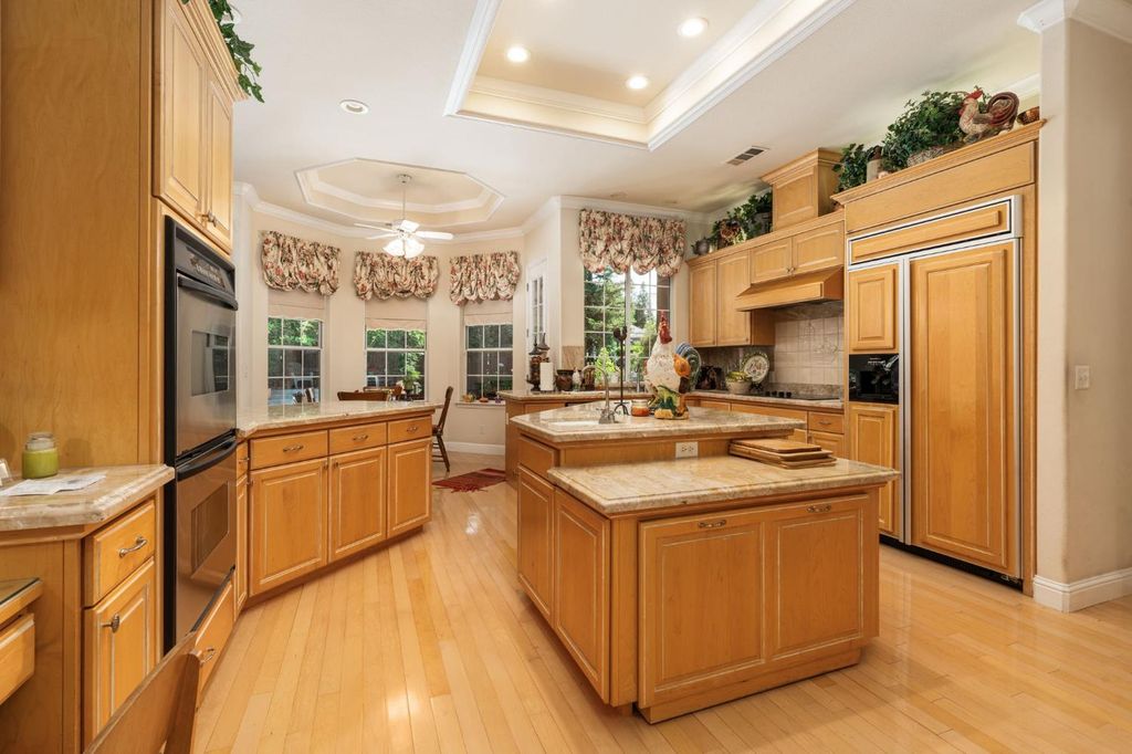 Image 5 of property listing at 10532 N Medinah Circle, Fresno, CA 93730