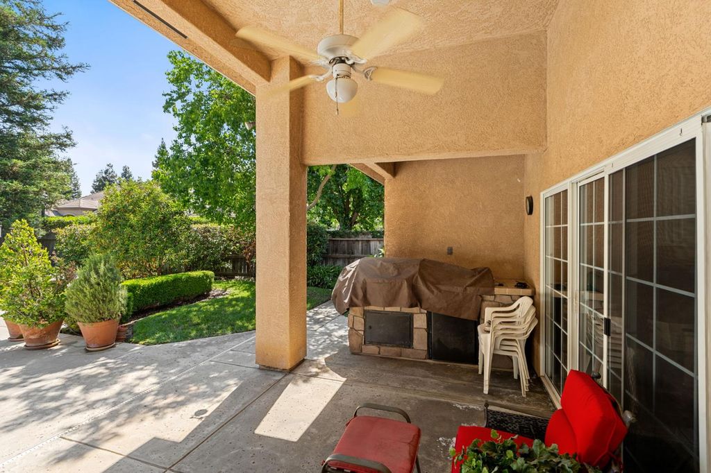 Image 52 of property listing at 10532 N Medinah Circle, Fresno, CA 93730
