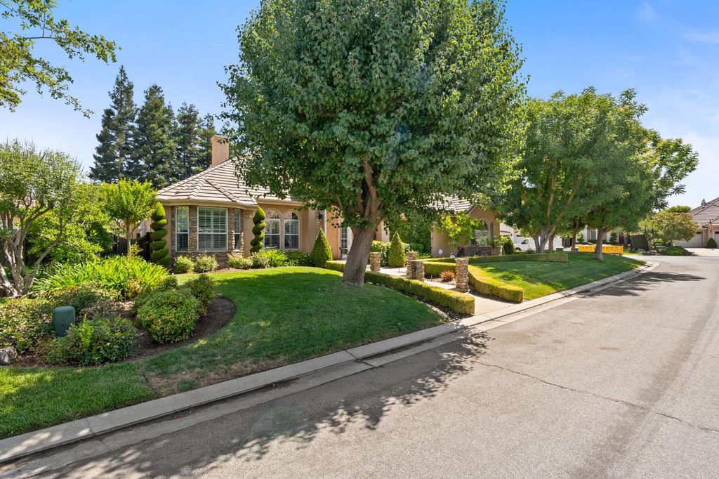 Image 55 of property listing at 10532 N Medinah Circle, Fresno, CA 93730
