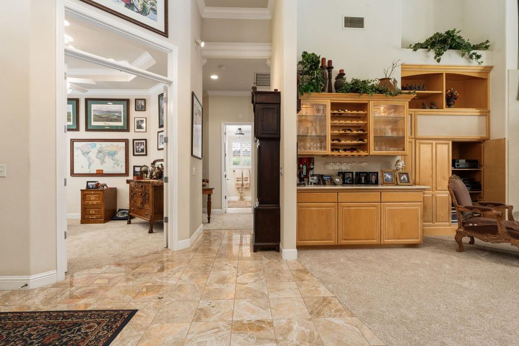 Image 9 of property listing at 10532 N Medinah Circle, Fresno, CA 93730