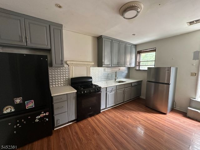 60 Oak Street, Jersey City, NJ 07304