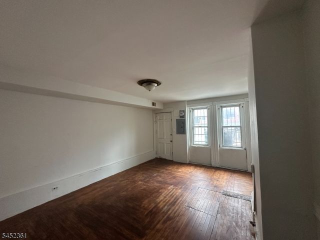 60 Oak Street, Jersey City, NJ 07304