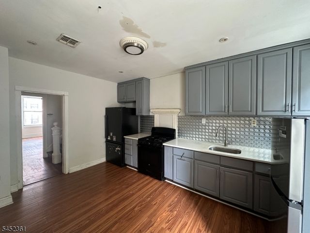 60 Oak Street, Jersey City, NJ 07304