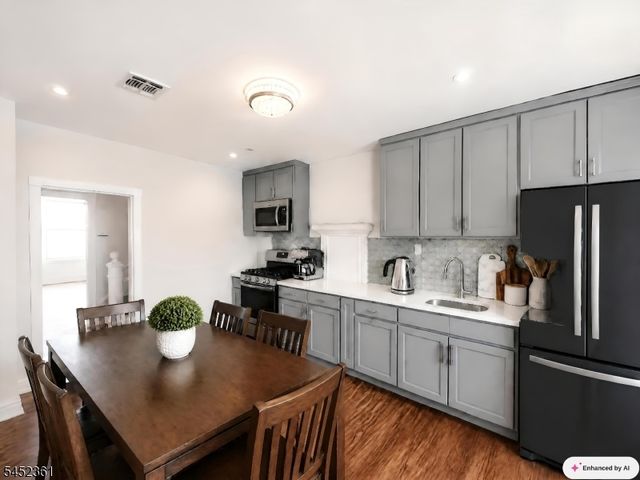 60 Oak Street, Jersey City, NJ 07304