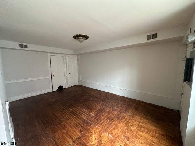 60 Oak Street, Jersey City, NJ 07304