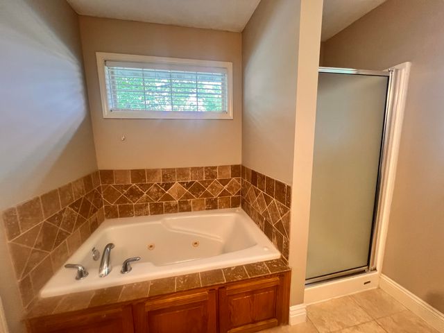 889 W Crestwood Street, Nixa, MO 65714