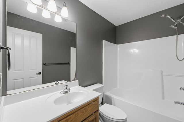 889 W Crestwood Street, Nixa, MO 65714