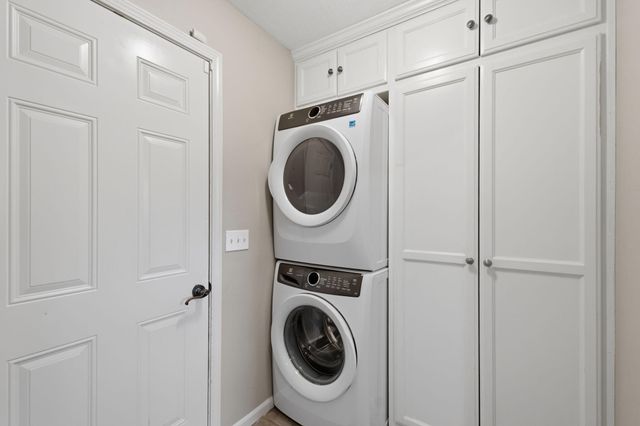 889 W Crestwood Street, Nixa, MO 65714
