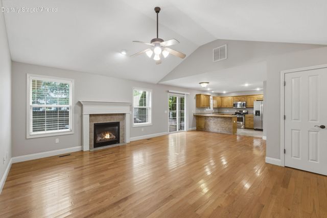 889 W Crestwood Street, Nixa, MO 65714