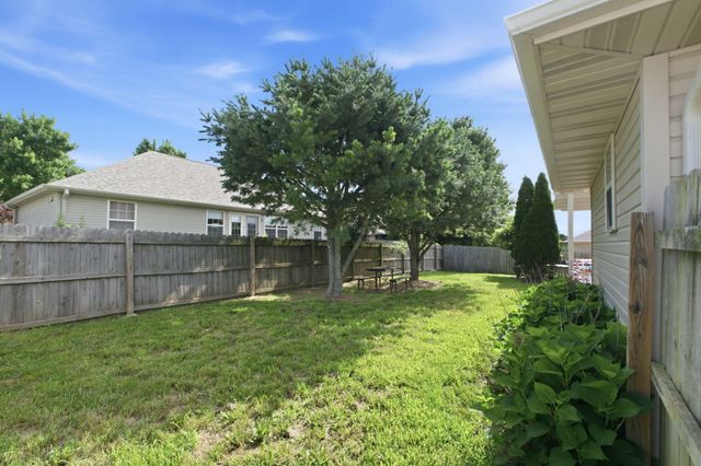 889 W Crestwood Street, Nixa, MO 65714