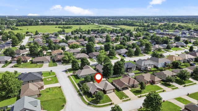 889 W Crestwood Street, Nixa, MO 65714