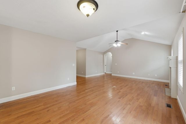 889 W Crestwood Street, Nixa, MO 65714