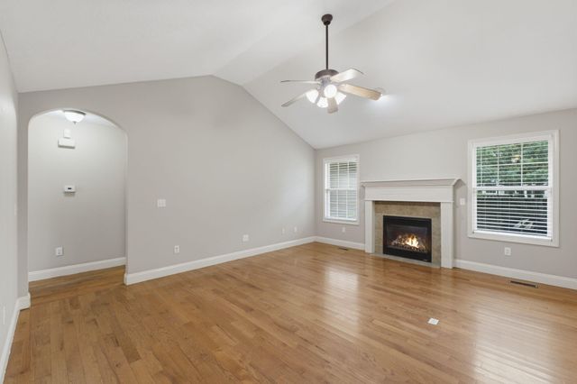 889 W Crestwood Street, Nixa, MO 65714