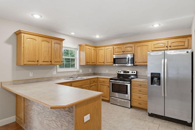 889 W Crestwood Street, Nixa, MO 65714