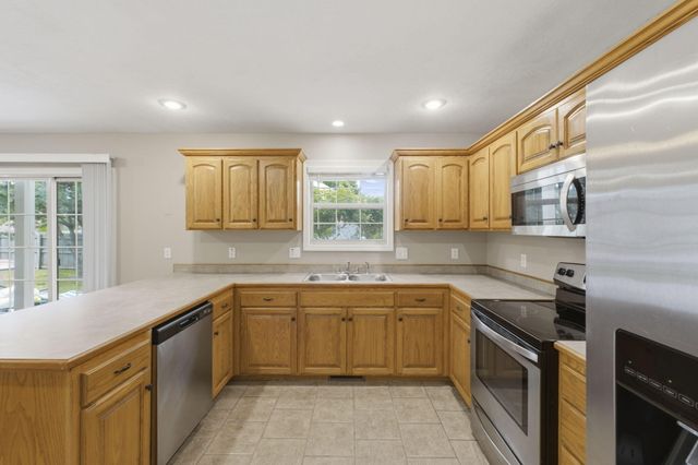 889 W Crestwood Street, Nixa, MO 65714