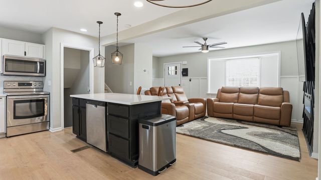 3107 Meadowside Ln, Nashville, TN 37207