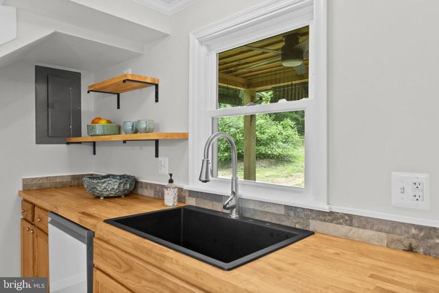 2303 W HOOVER RD, Haywood, VA 22722