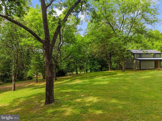 2303 W HOOVER RD, Haywood, VA 22722