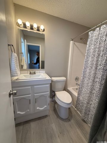 8211 meadow fire st, San Antonio, TX 78251