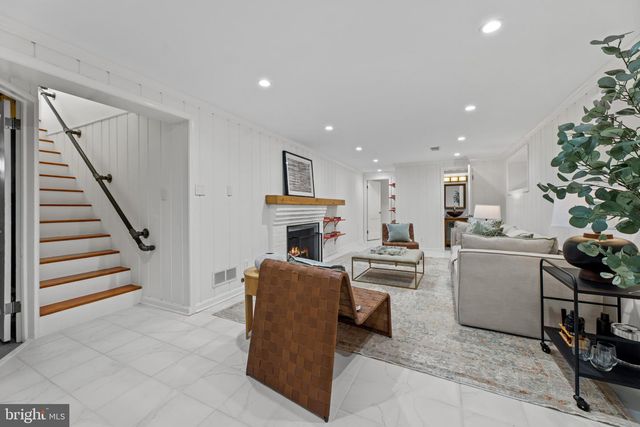 1108 VASSAR RD, Alexandria, VA 22314