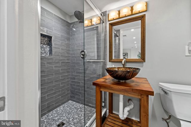 1108 VASSAR RD, Alexandria, VA 22314