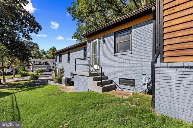 1108 VASSAR RD, Alexandria, VA 22314