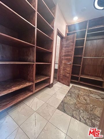 14569 Benefit Street 102, Sherman Oaks, CA 91403