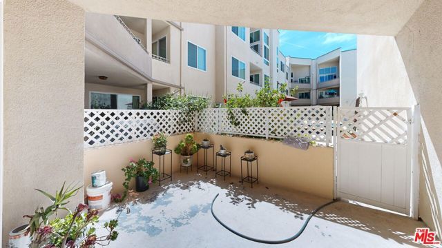14569 Benefit Street 102, Sherman Oaks, CA 91403