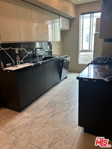 14569 Benefit Street 102, Sherman Oaks, CA 91403