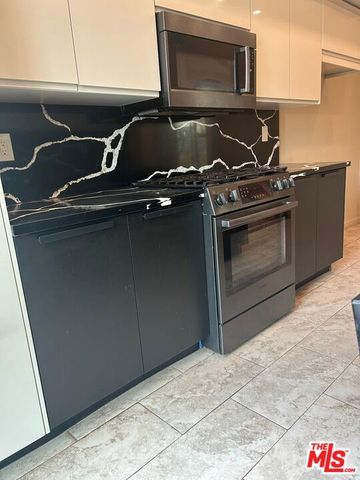 14569 Benefit Street 102, Sherman Oaks, CA 91403