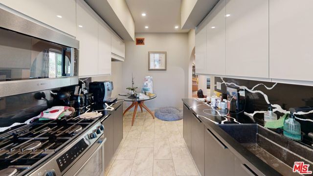 14569 Benefit Street 102, Sherman Oaks, CA 91403