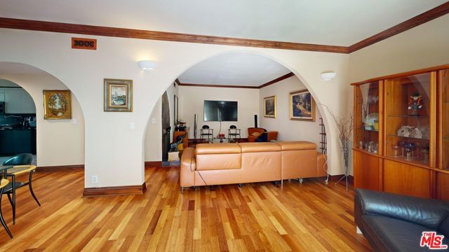 14569 Benefit Street 102, Sherman Oaks, CA 91403
