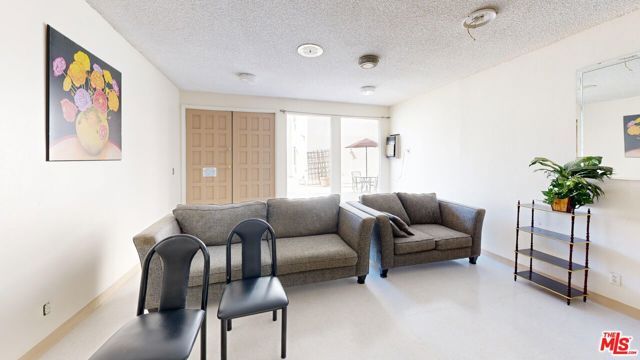 14569 Benefit Street 102, Sherman Oaks, CA 91403