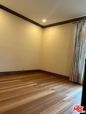 14569 Benefit Street 102, Sherman Oaks, CA 91403
