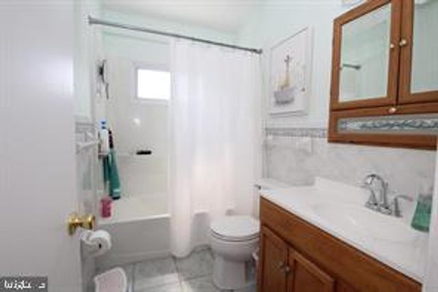 22 CAROLE RD, Newark, DE 19713