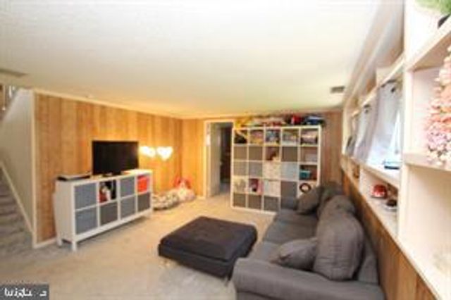 22 CAROLE RD, Newark, DE 19713