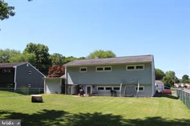 22 CAROLE RD, Newark, DE 19713
